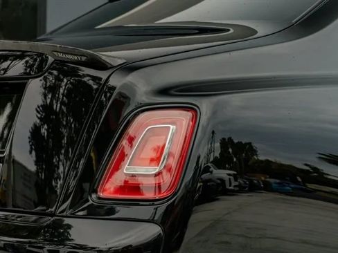 Used 2024 Rolls-Royce Phantom Sedan image 41