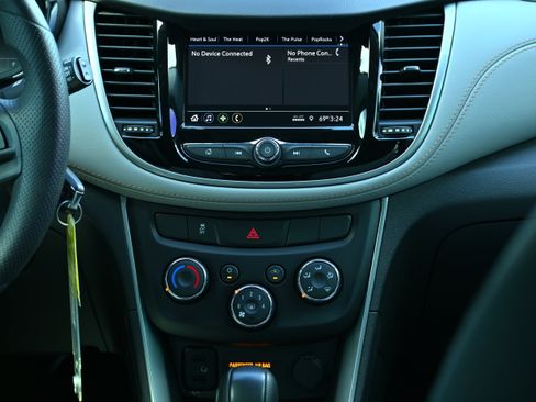 Used 2021 Chevrolet Trax LS w/ Tint and Cruise Package image 12