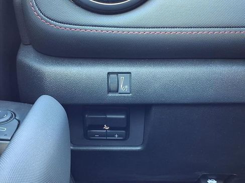 Used 2024 Chevrolet Colorado Z71 w/ Z71 Convenience Package 2 image 17