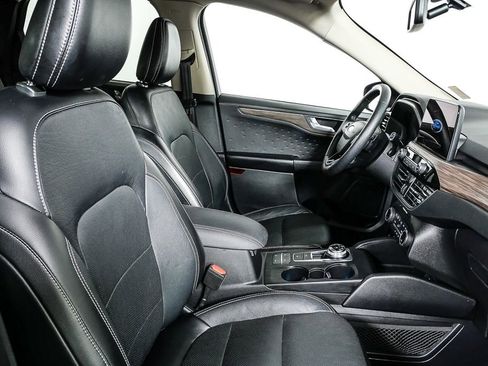 Used 2020 Ford Escape Titanium image 28