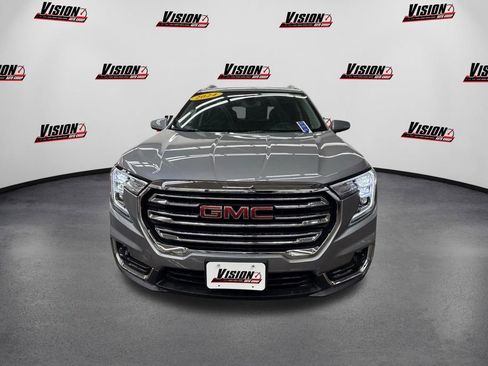 Used 2024 GMC Terrain SLT image 2