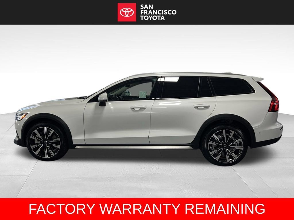 Used 2026 Volvo V60 B5 Cross Country Ultra w/ Climate Package AWD/4WD image 2