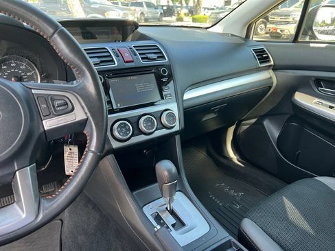 Used 2017 Subaru Crosstrek 2.0i Premium AWD/4WD image 32