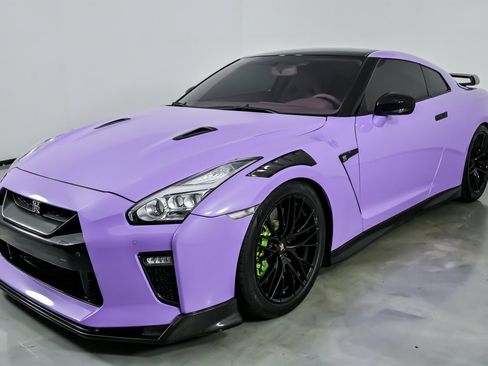 Used 2020 Nissan GT-R Premium image 6