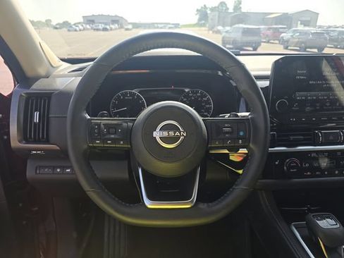Used 2024 Nissan Pathfinder SL w/ SL Premium Package FWD image 8