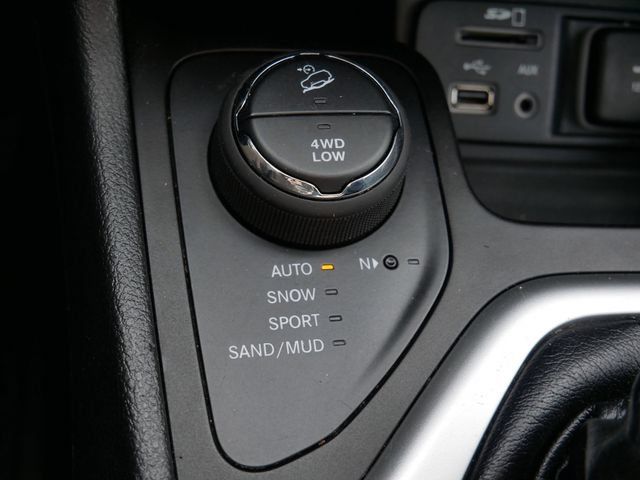 Used 2018 Jeep Cherokee Overland w/ Heavy Duty Protection Group AWD/4WD image 24