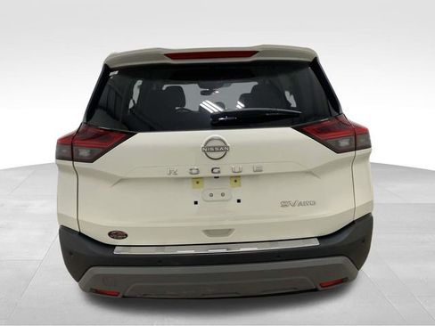 Used 2023 Nissan Rogue SV image 3
