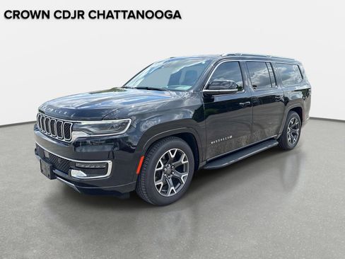 Used 2024 Jeep Wagoneer L Series III w/ Flexible Seating Group AWD/4WD image 8