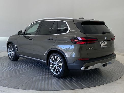 Used 2026 BMW X5 xDrive50e w/ Premium Package image 3