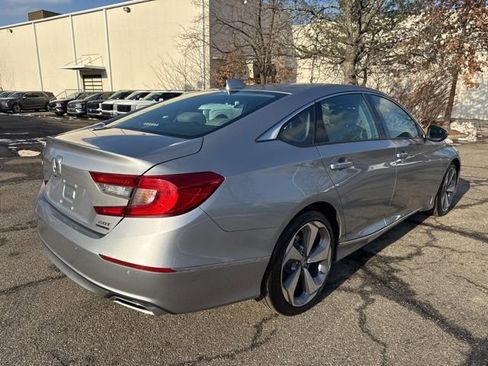 Used 2019 Honda Accord Touring image 16