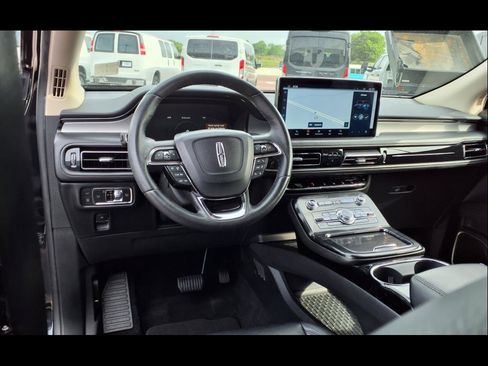 Used 2022 Lincoln Nautilus AWD w/ Premium Package image 15