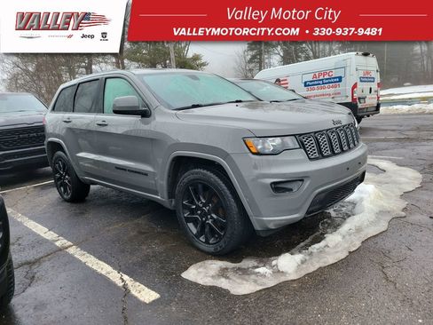Used 2020 Jeep Grand Cherokee Altitude image 1