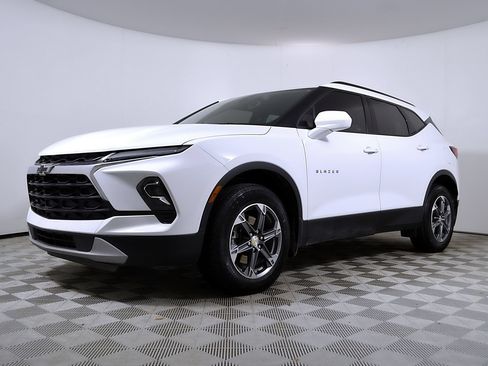 Used 2024 Chevrolet Blazer LT w/ Convenience Package FWD image 2