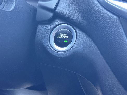 Used 2018 Chevrolet Equinox LT image 17