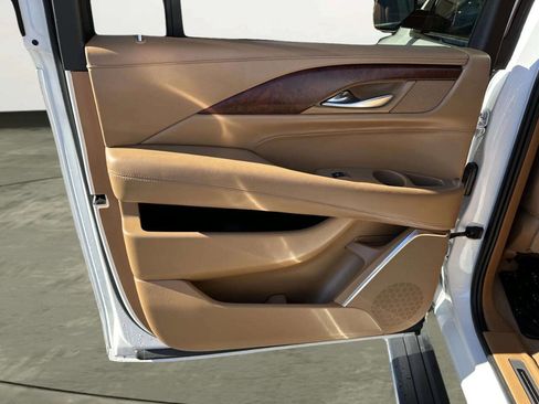 Used 2017 Cadillac Escalade ESV Platinum image 24