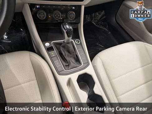 Used 2024 Volkswagen Jetta SE w/ Panoramic Sunroof Package FWD image 19