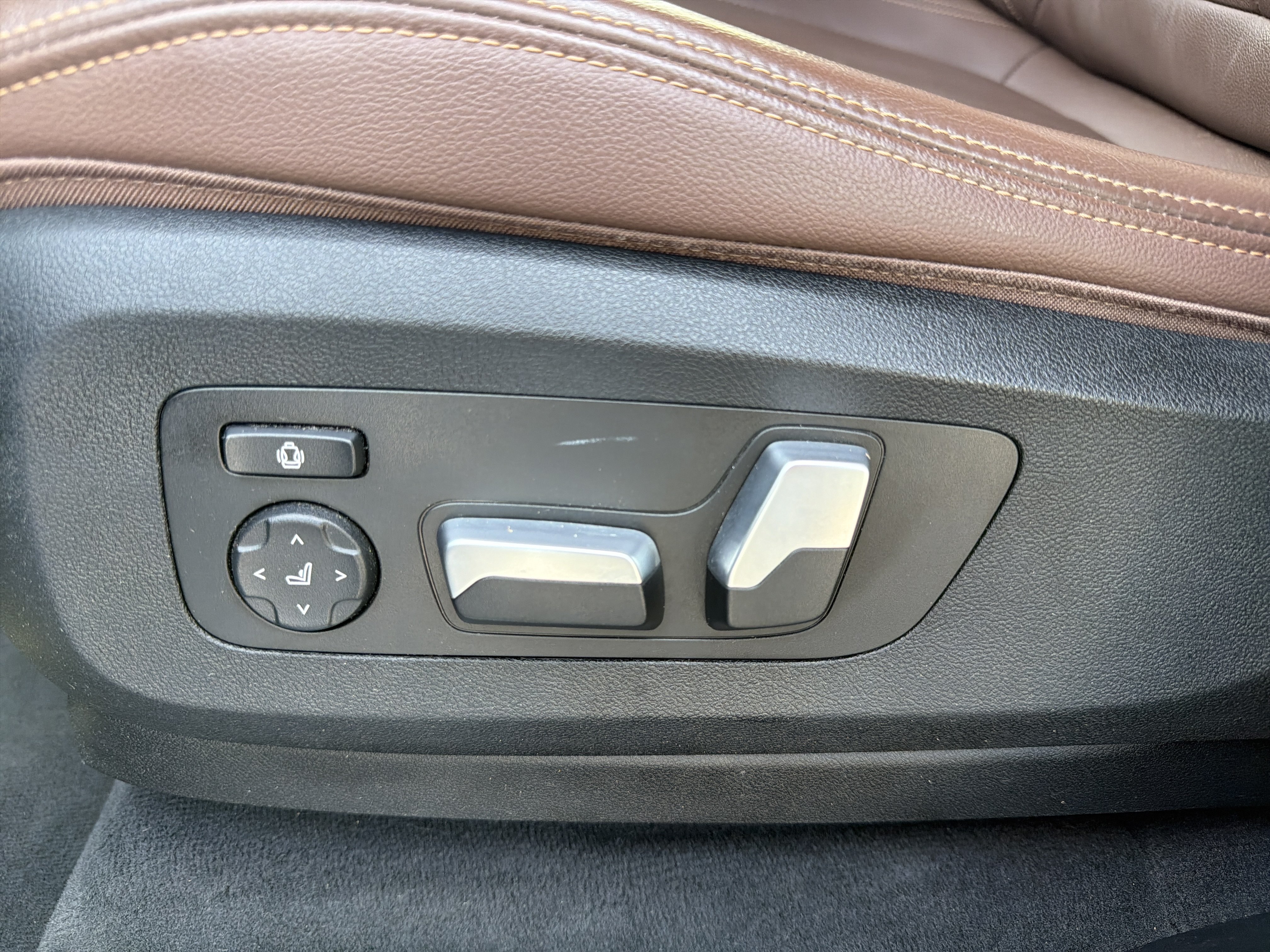Used 2020 BMW X5 xDrive40i w/ Premium Package AWD/4WD image 8