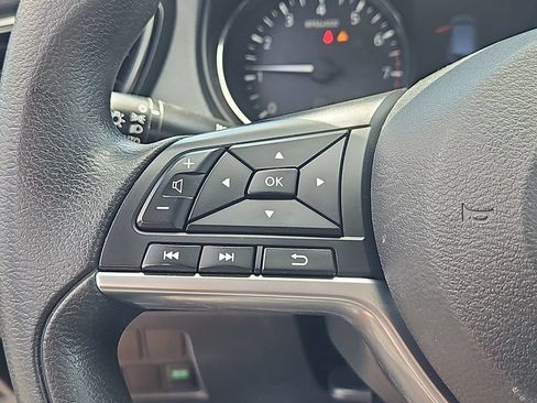 Used 2017 Nissan Rogue Sport SV AWD/4WD image 19