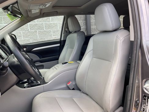 Used 2015 Toyota Highlander XLE AWD/4WD image 15