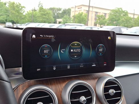 Used 2022 Mercedes-Benz GLC 300 4MATIC w/ Multimedia Package Lite image 17