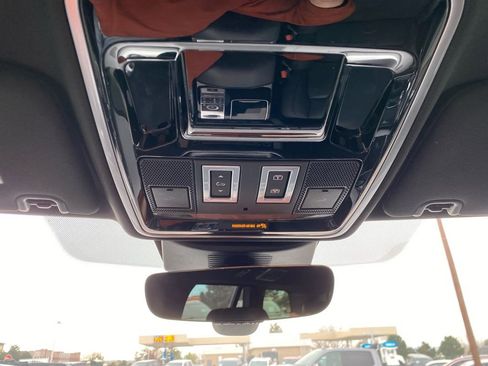 Used 2017 Land Rover Range Rover Supercharged image 34