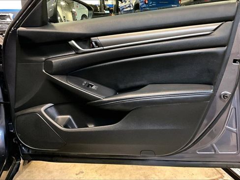 Used 2018 Honda Accord LX image 12