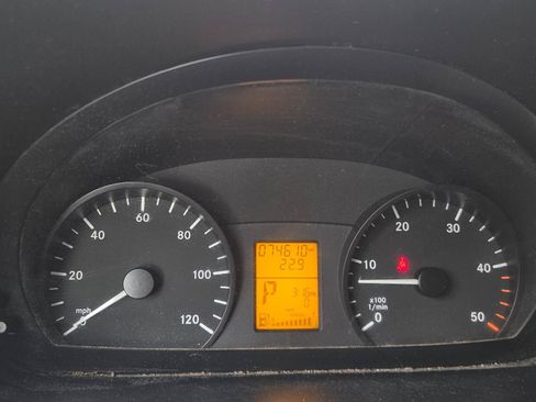 Used 2014 Freightliner Sprinter 2500 RWD image 23
