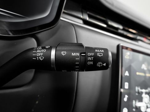 Used 2023 Land Rover Range Rover Long Wheelbase SE image 59