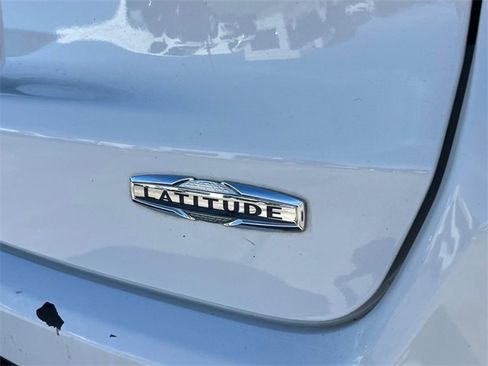 Certified 2022 Jeep Compass Latitude w/ Convenience Group image 40