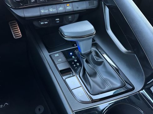 Used 2025 Hyundai Elantra SEL image 23