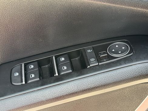 Used 2024 Kia Soul LX w/ Option Group 015 FWD image 25