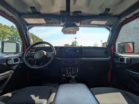 Used 2025 Jeep Wrangler Unlimited Rubicon w/ Convenience Group AWD/4WD image 23