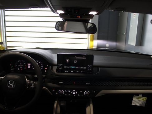 Certified 2023 Honda Accord EX image 27