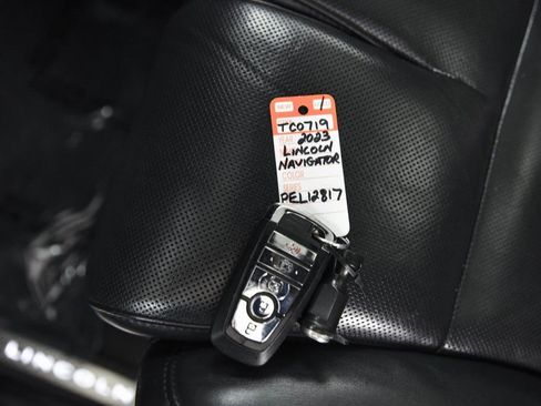 Used 2023 Lincoln Navigator Reserve image 24