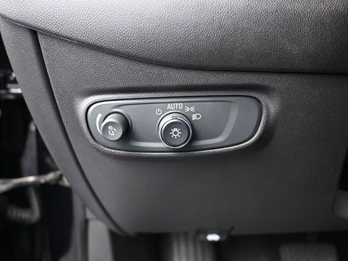 Used 2020 Chevrolet Equinox LT image 32