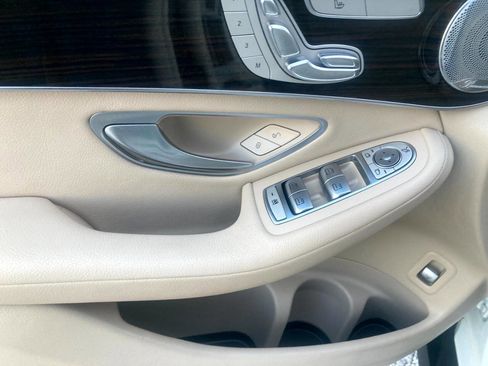 Used 2018 Mercedes-Benz GLC 300 4MATIC image 21