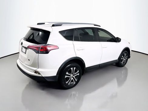 Used 2018 Toyota RAV4 LE FWD image 7