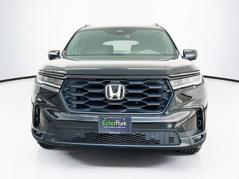 Used 2025 Honda Pilot Sport image 2