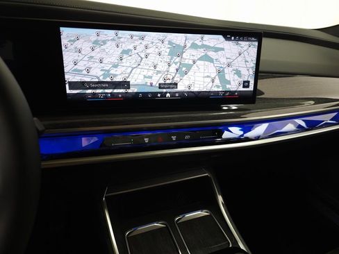 Used 2025 BMW 760i xDrive w/ Executive Package AWD/4WD image 28