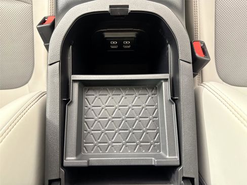 Certified 2022 Toyota RAV4 Limited image 32