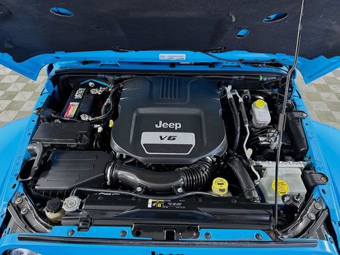 Used 2018 Jeep Wrangler Unlimited Sahara AWD/4WD image 33