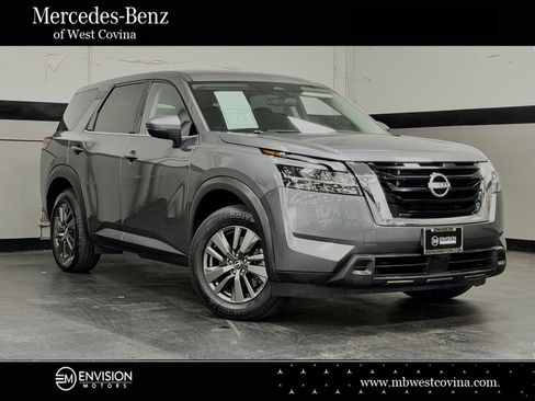 Used 2022 Nissan Pathfinder S FWD image 1