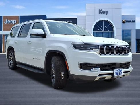 Used 2022 Jeep Wagoneer Series III AWD/4WD image 7