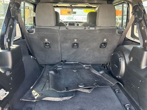 Used 2018 Jeep Wrangler Unlimited Sahara w/ Dual Top Group image 22