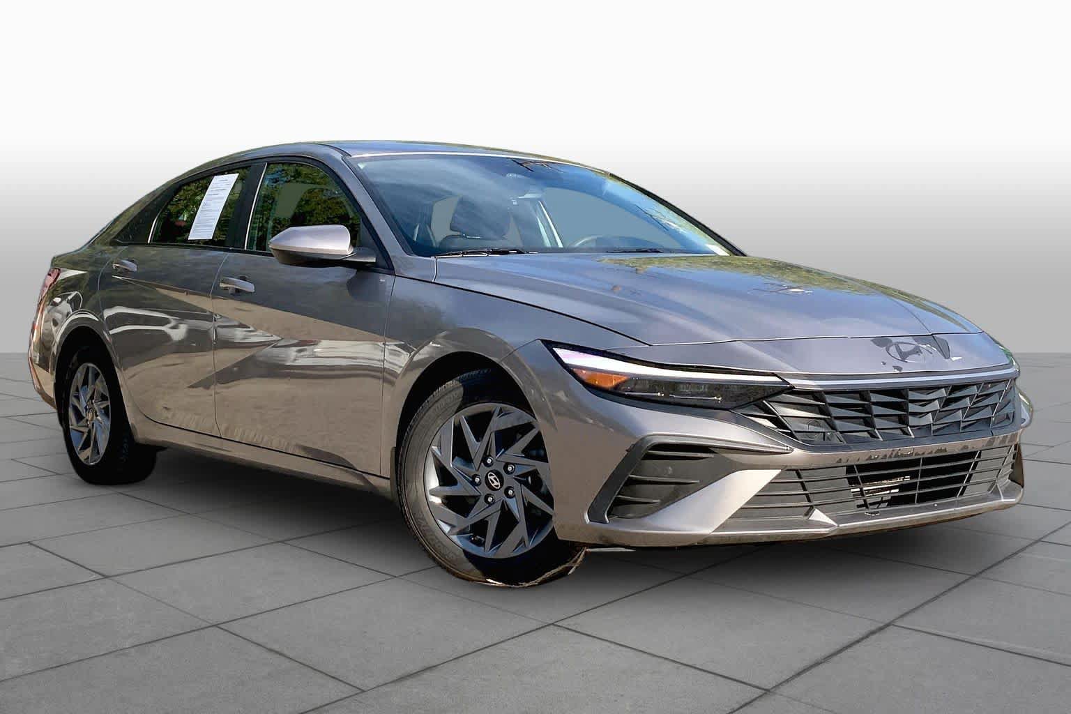 Used 2024 Hyundai Elantra SEL FWD image 3