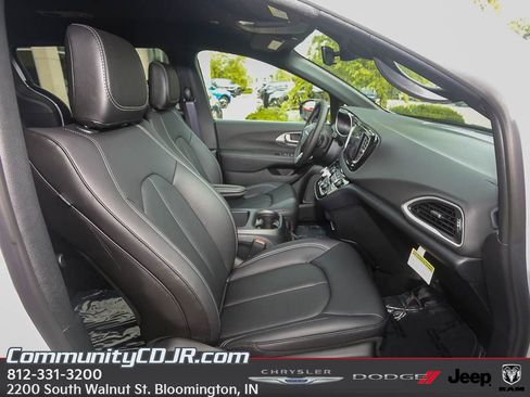New 2026 Chrysler Voyager LX FWD image 20