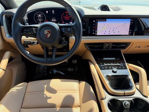 Certified 2024 Porsche Cayenne S AWD/4WD image 29