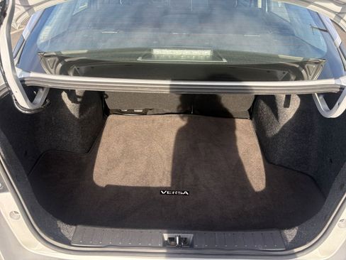 Used 2025 Nissan Versa SV image 29