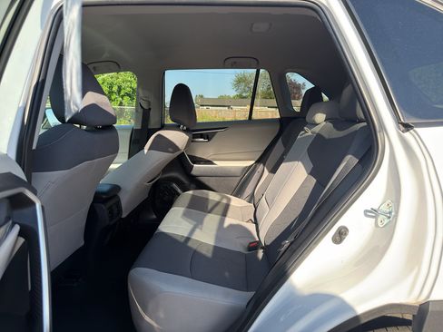 Used 2025 Toyota RAV4 XLE FWD image 16