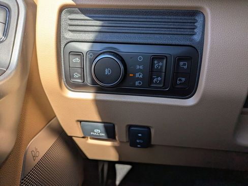 New 2026 Ford F250 Lariat w/ Black Appearance Package image 29